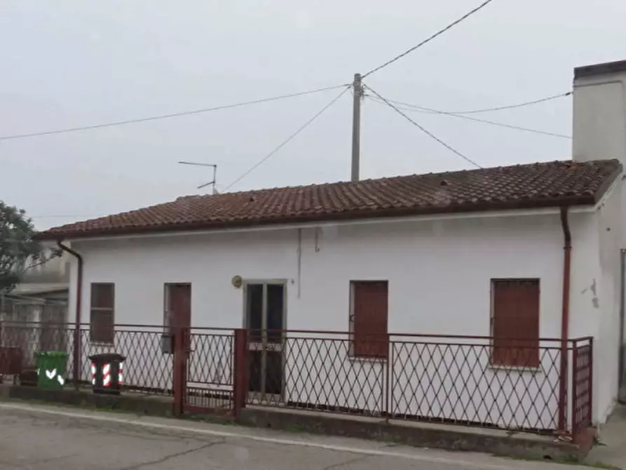 Immagine 1 di Casa indipendente in vendita  in VIA FRATI 4 a Castelmassa