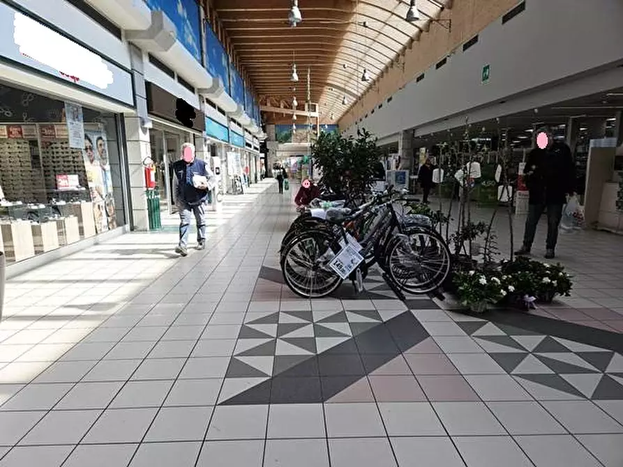 Immagine 10 di Negozio in vendita  in VIA AMILCARE PONCHIELLI 23 a Bologna