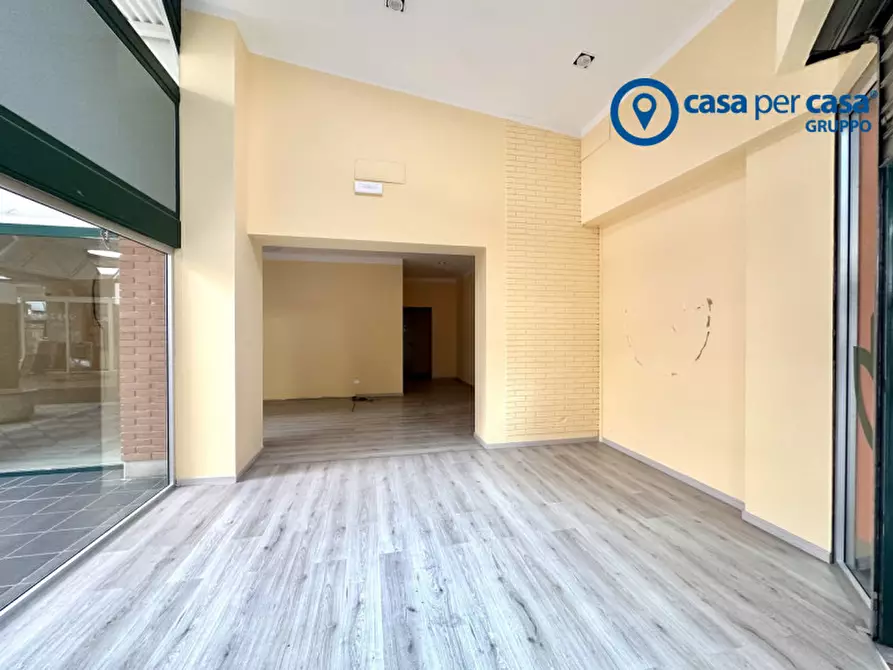 Immagine 2 di Negozio in vendita  in Via O. Scavazza 1769 a Giacciano Con Baruchella