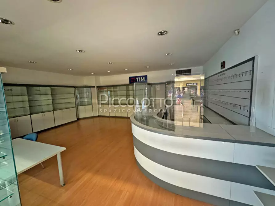 Immagine 4 di Negozio in vendita  in via Feltrina a Crocetta Del Montello