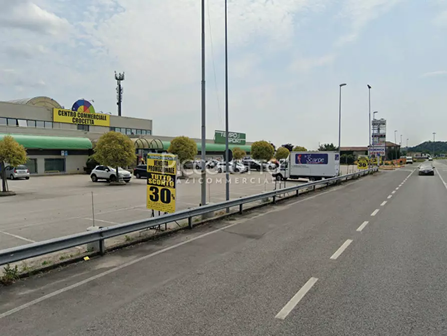 Immagine 10 di Negozio in vendita  in via Feltrina a Crocetta Del Montello
