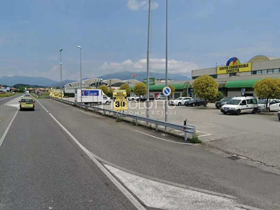 Immagine 11 di Negozio in vendita  in via Feltrina a Crocetta Del Montello