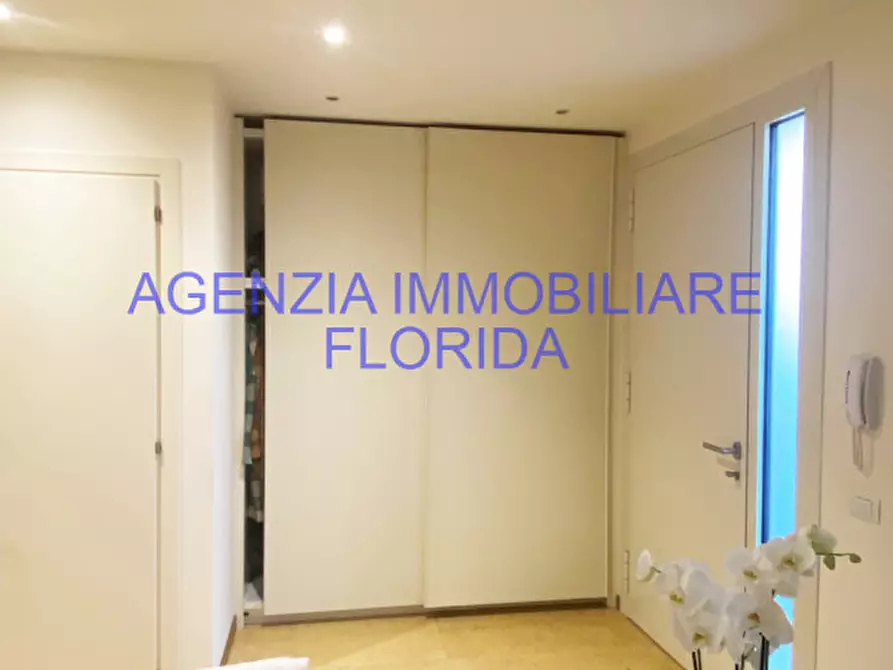 Immagine 1 di Casa trifamiliare in vendita  in VIA ROMA a Loreggia