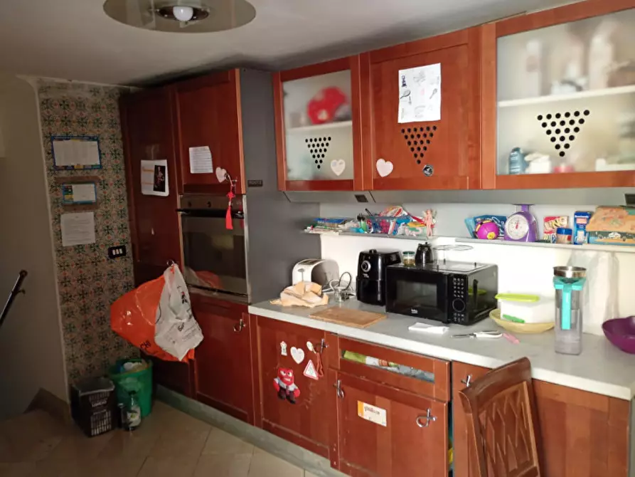 Immagine 1 di Camera in affitto  in via foria a Napoli