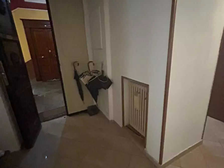 Immagine 5 di Camera in affitto  in via foria a Napoli