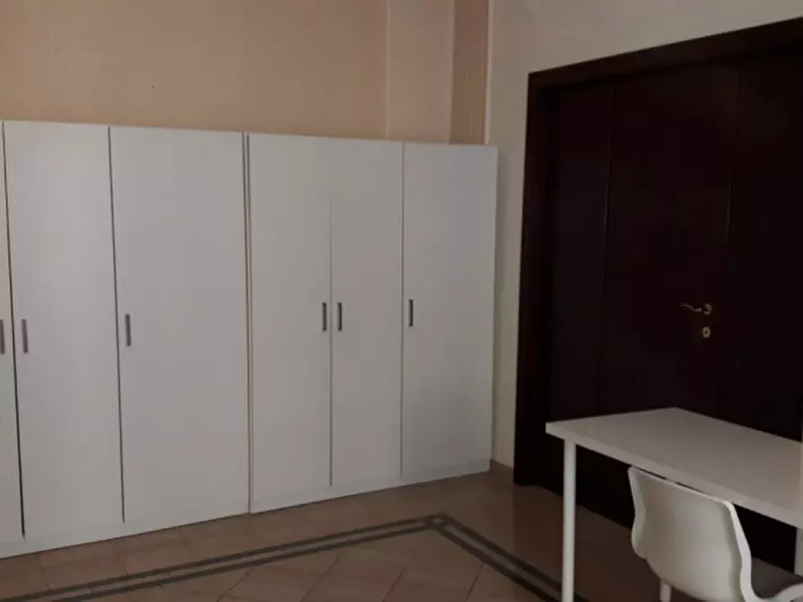 Immagine 6 di Camera in affitto  in via foria a Napoli