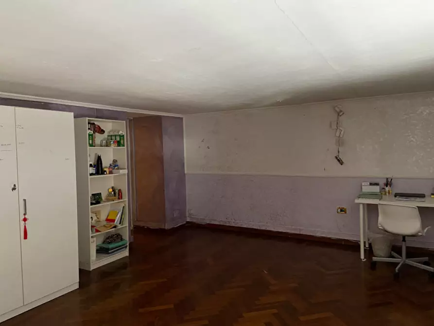 Immagine 11 di Camera in affitto  in via foria a Napoli