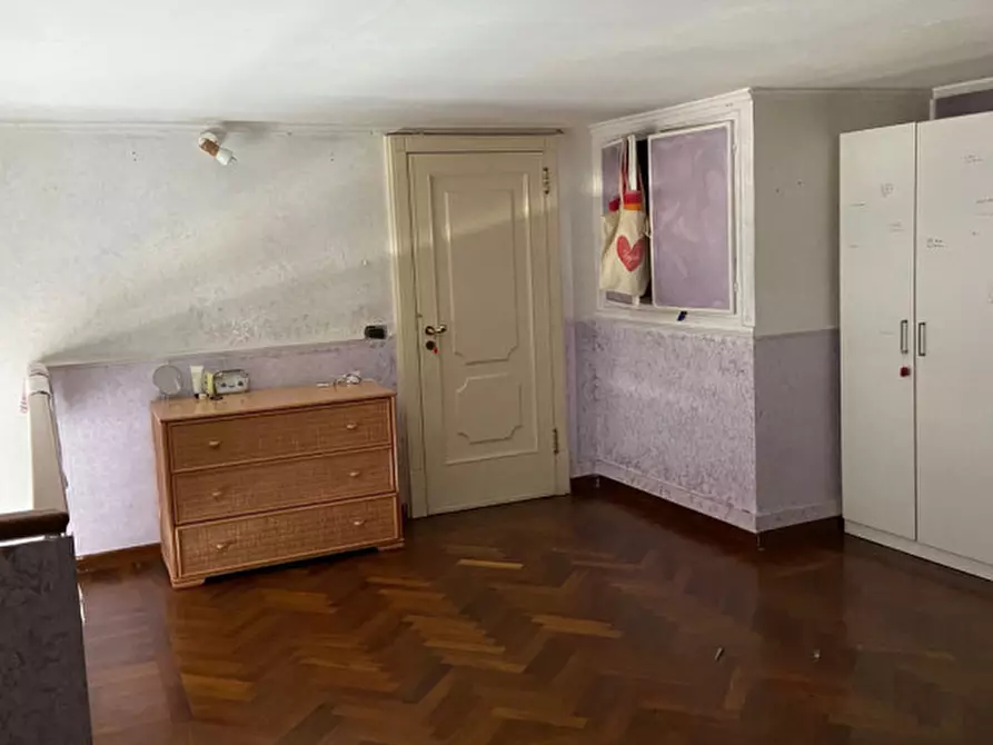 Immagine 13 di Camera in affitto  in via foria a Napoli