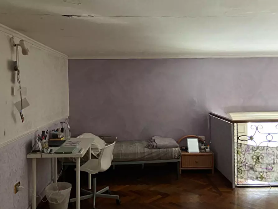 Immagine 14 di Camera in affitto  in via foria a Napoli