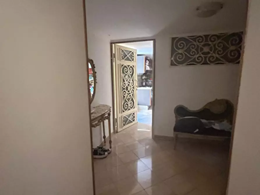 Immagine 18 di Camera in affitto  in via foria a Napoli