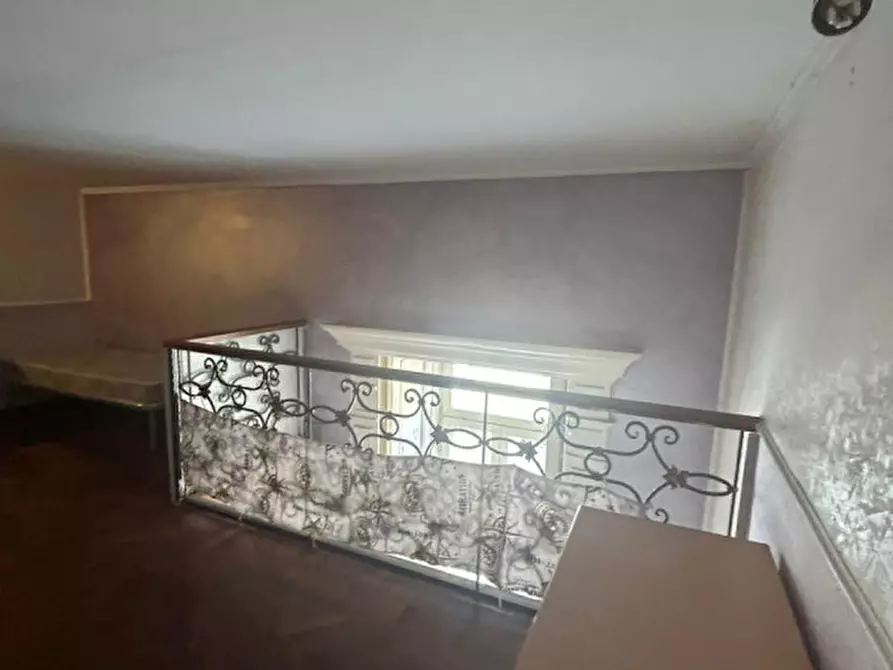 Immagine 22 di Camera in affitto  in via foria a Napoli
