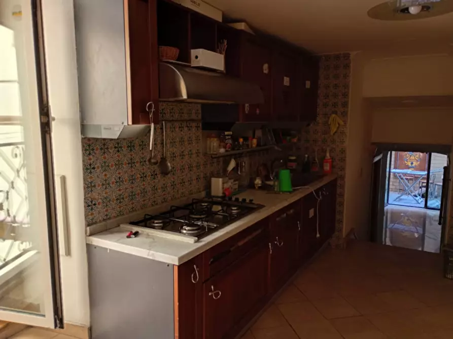 Immagine 23 di Camera in affitto  in via foria a Napoli