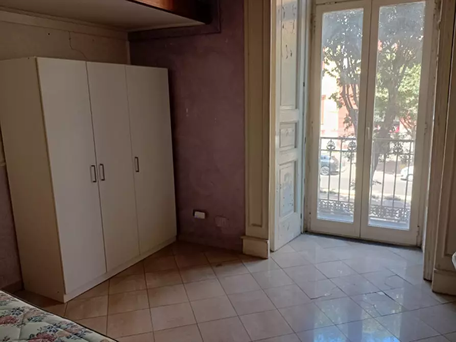 Immagine 27 di Camera in affitto  in via foria a Napoli