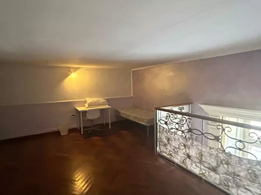 Immagine 29 di Camera in affitto  in via foria a Napoli