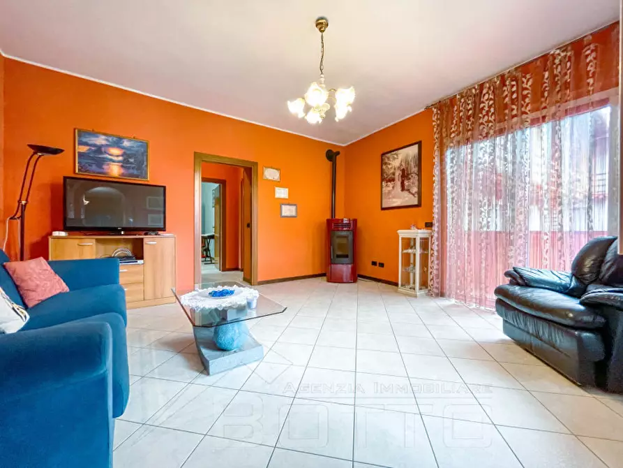 Immagine 15 di Casa indipendente in vendita  in vicolo rinaldi n 12 a Cavaglio D'agogna