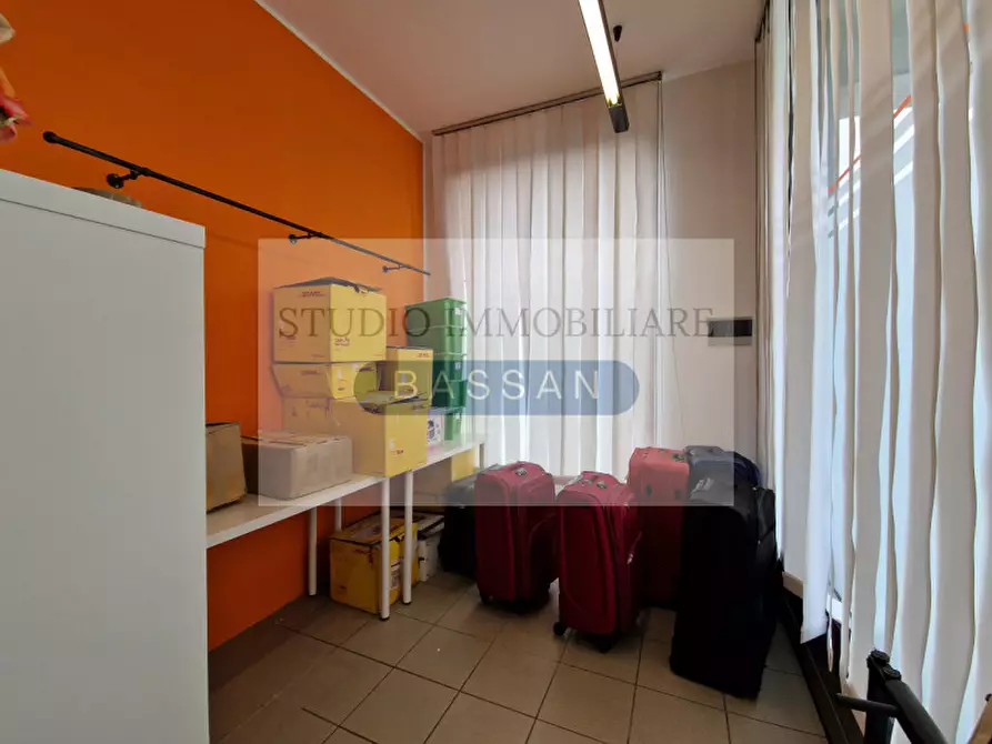 Immagine 4 di Negozio in vendita  in Via Garibaldi 94 a Cassano Magnago