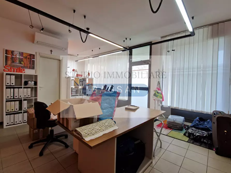 Immagine 10 di Negozio in vendita  in Via Garibaldi 94 a Cassano Magnago