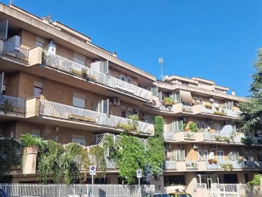 Immagine 1 di Appartamento in vendita  in VIA BOSCO DEGLI ARVALI a Roma
