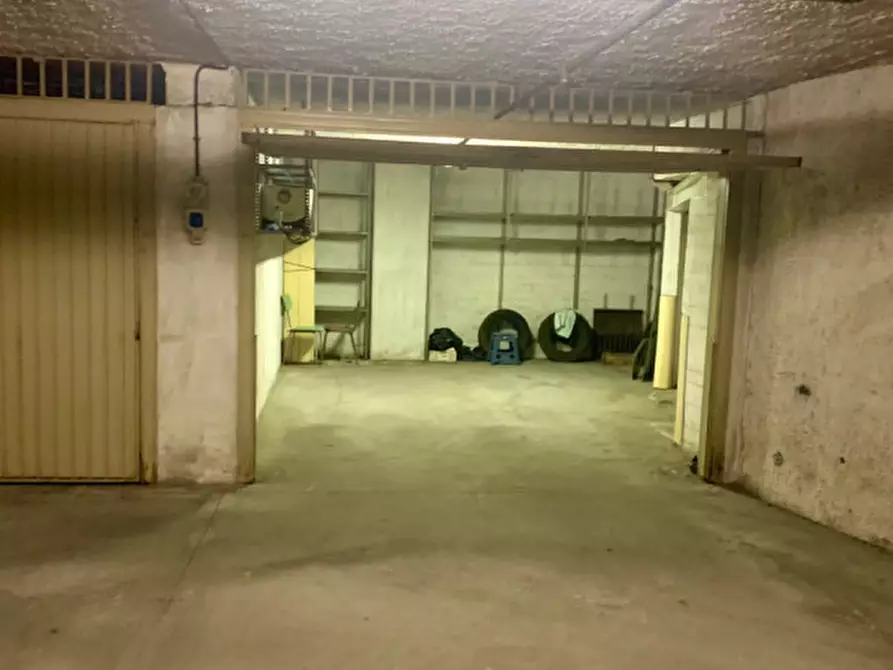 Immagine 5 di Garage in affitto  in via Del Carmine a Padova