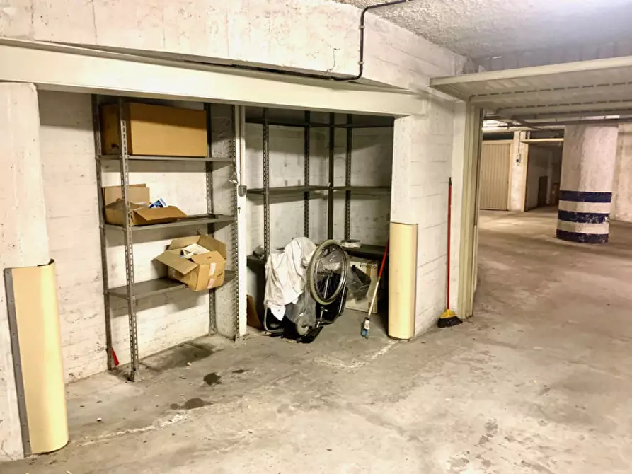 Immagine 8 di Garage in affitto  in via Del Carmine a Padova