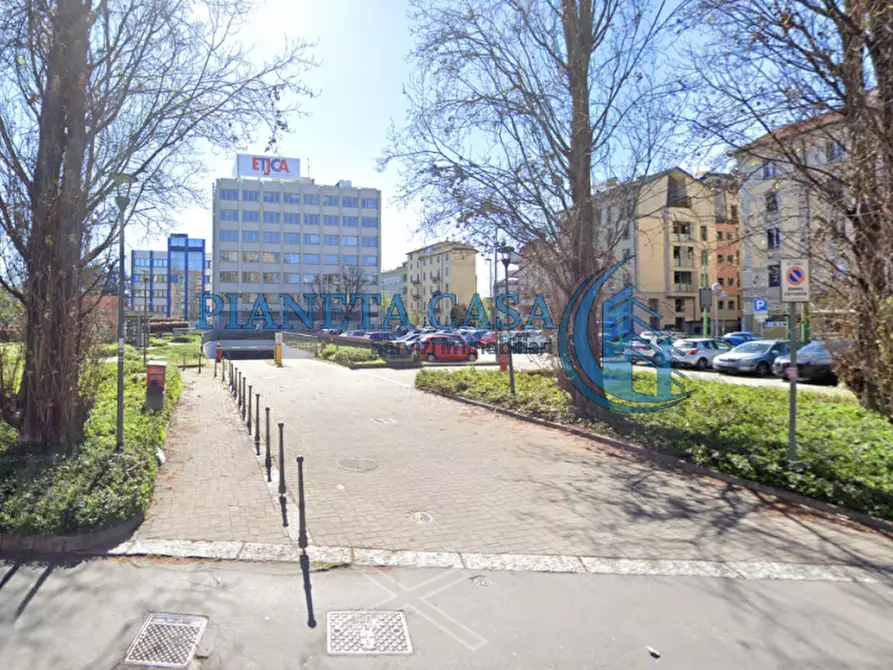 Immagine 2 di Garage in vendita  in Via valassina 24 a Milano