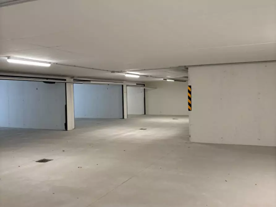 Immagine 3 di Garage in affitto  a Padova