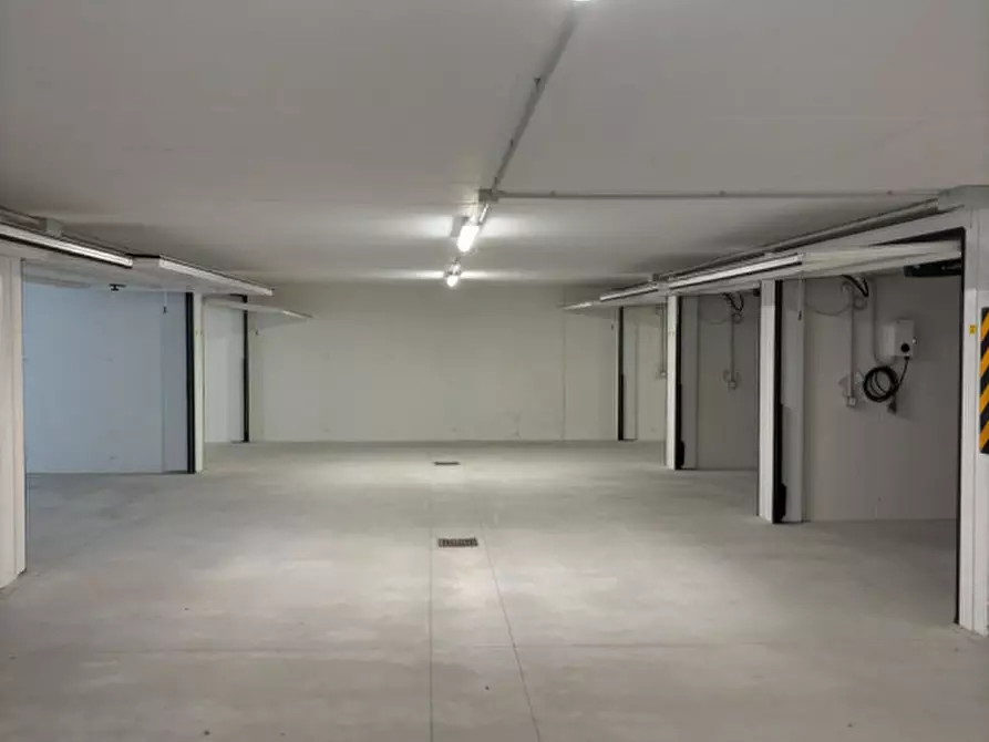 Immagine 4 di Garage in affitto  a Padova