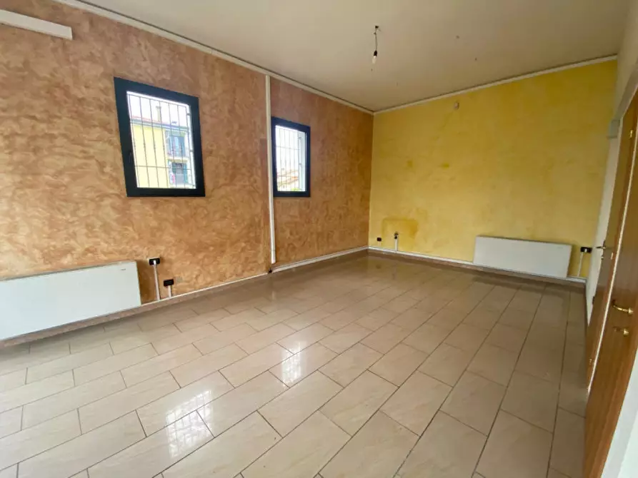 Immagine 3 di Negozio in affitto  in Via Udine a Vigodarzere