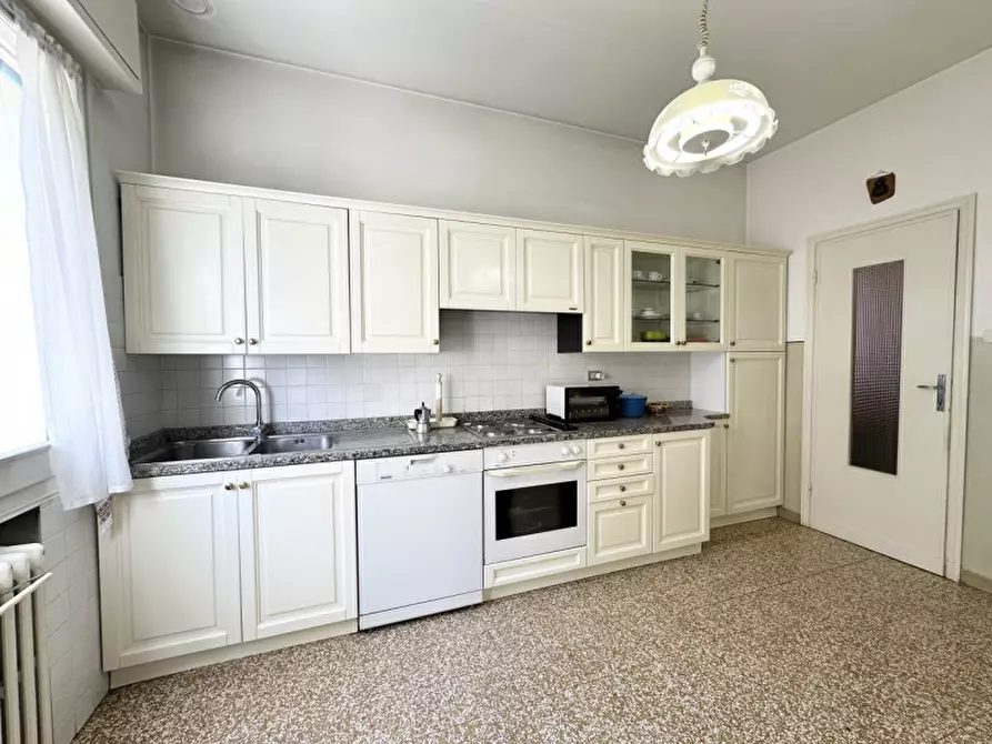 Immagine 2 di Palazzo in vendita  in Via Fulvia a Mirandola