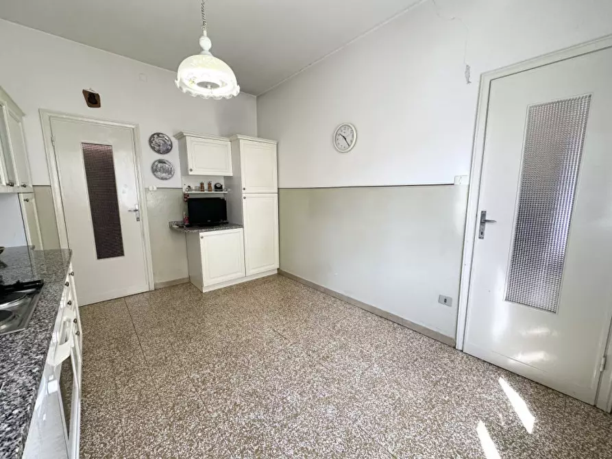 Immagine 7 di Palazzo in vendita  in Via Fulvia a Mirandola