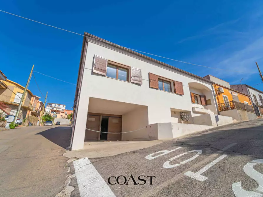 Immagine 3 di Casa indipendente in vendita  in Via Satta a Arzachena