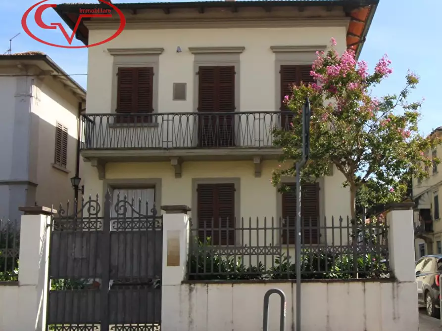 Immagine 5 di Villa in vendita  in Via Costituzione a San Giovanni Valdarno