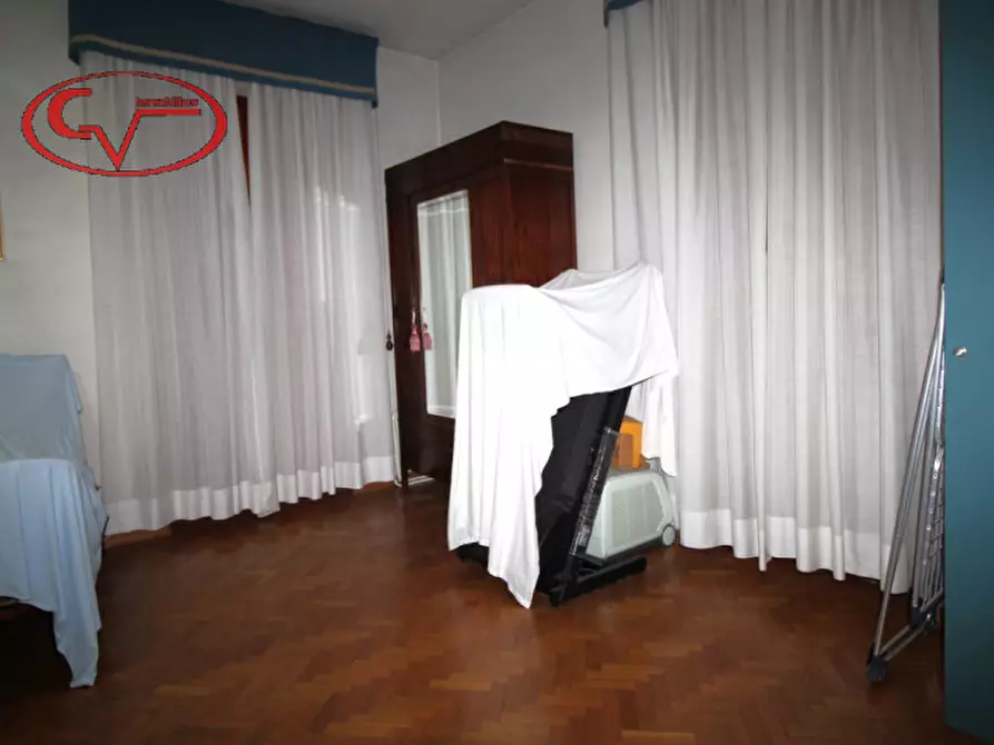 Immagine 26 di Villa in vendita  in Via Costituzione a San Giovanni Valdarno