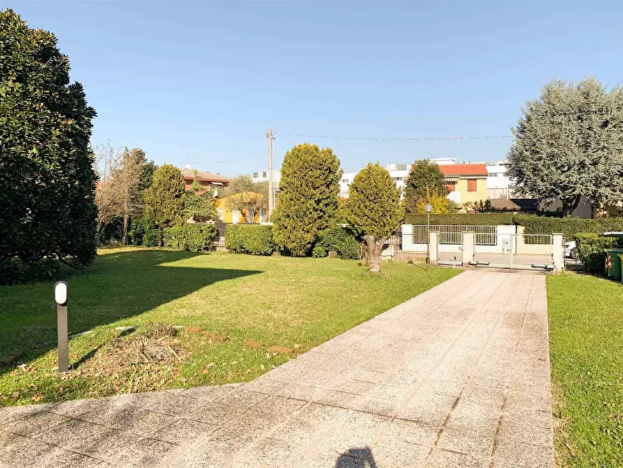 Immagine 1 di Casa bifamiliare in vendita  in Via Caselle a Selvazzano Dentro