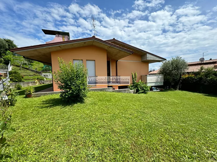 Immagine 1 di Villa in vendita  in via muro a Salò