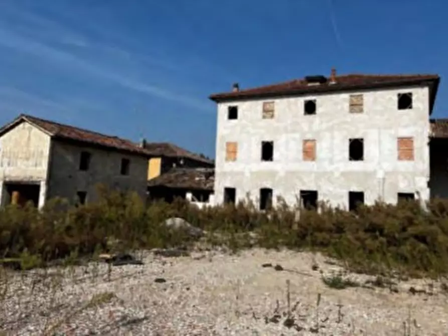 Immagine 1 di Casa indipendente in vendita  in Via Montello, 64 a Montebelluna