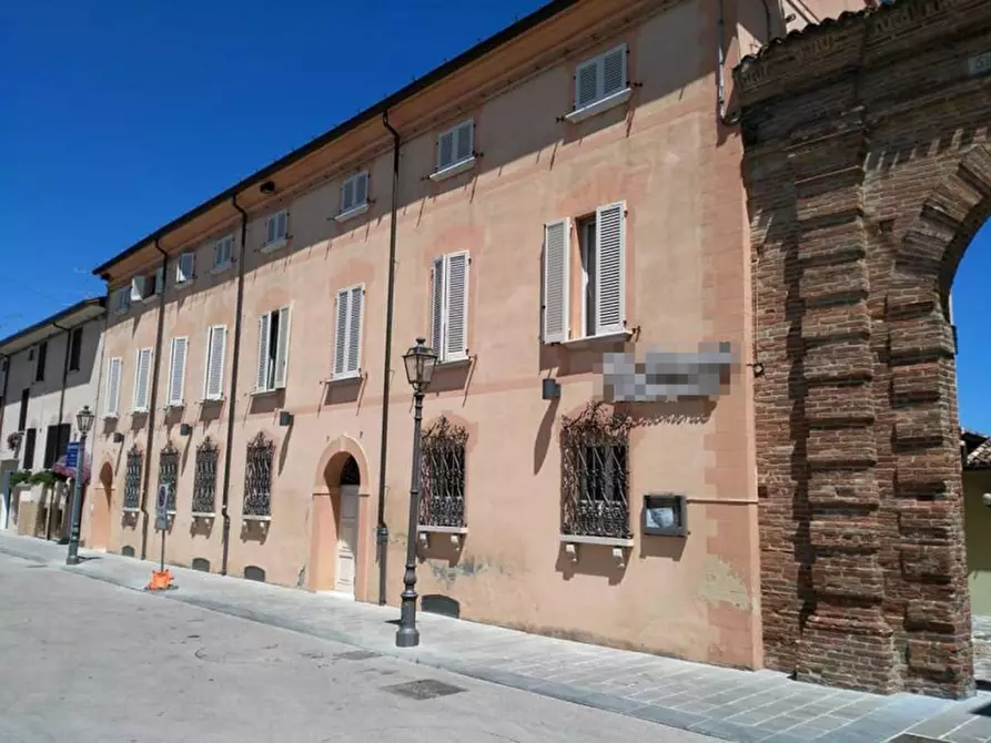 Immagine 1 di Palazzo in vendita  in Piazza Garibaldi, N. 12 a Montiano