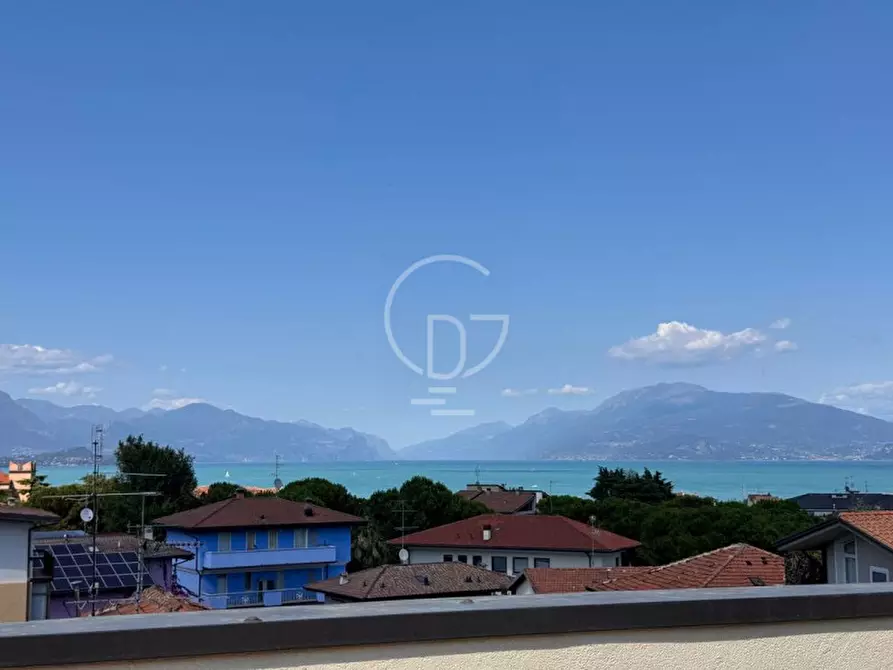Immagine 2 di Attico in vendita  in Via Giovanni Pascoli a Desenzano Del Garda
