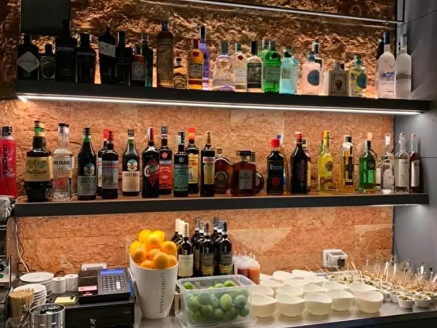 Immagine 7 di Attività commerciale in affitto  a Tregnago