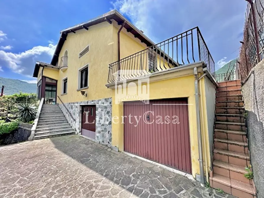 Immagine 1 di Villa in vendita  in Via Santa Lucia a Vobarno