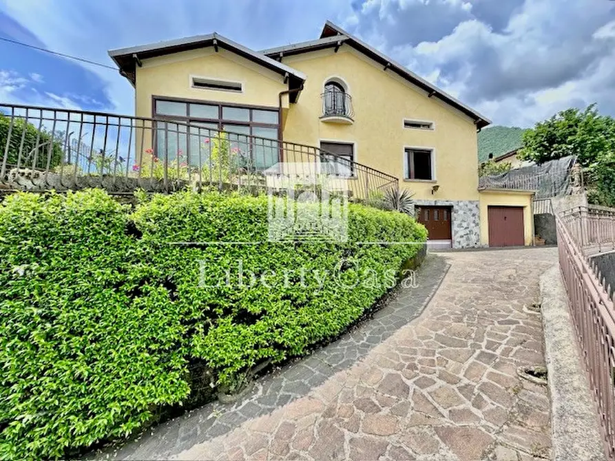 Immagine 1 di Villa in vendita  in Via Santa Lucia a Vobarno