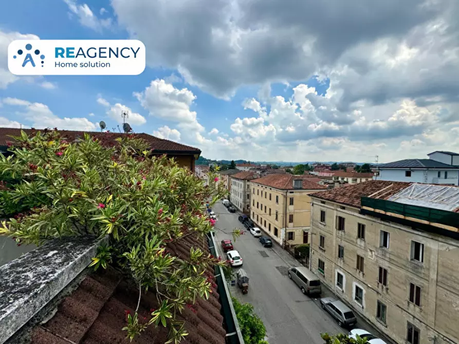 Immagine 25 di Attico in vendita  in via Dei Mille a Vicenza