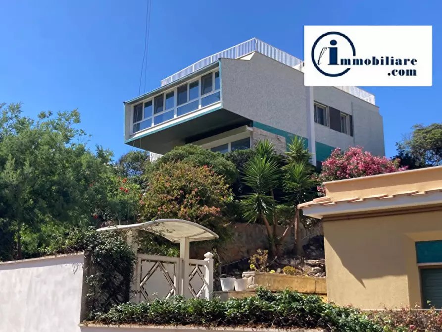 Immagine 2 di Villa in vendita  in Via del faro a Anzio