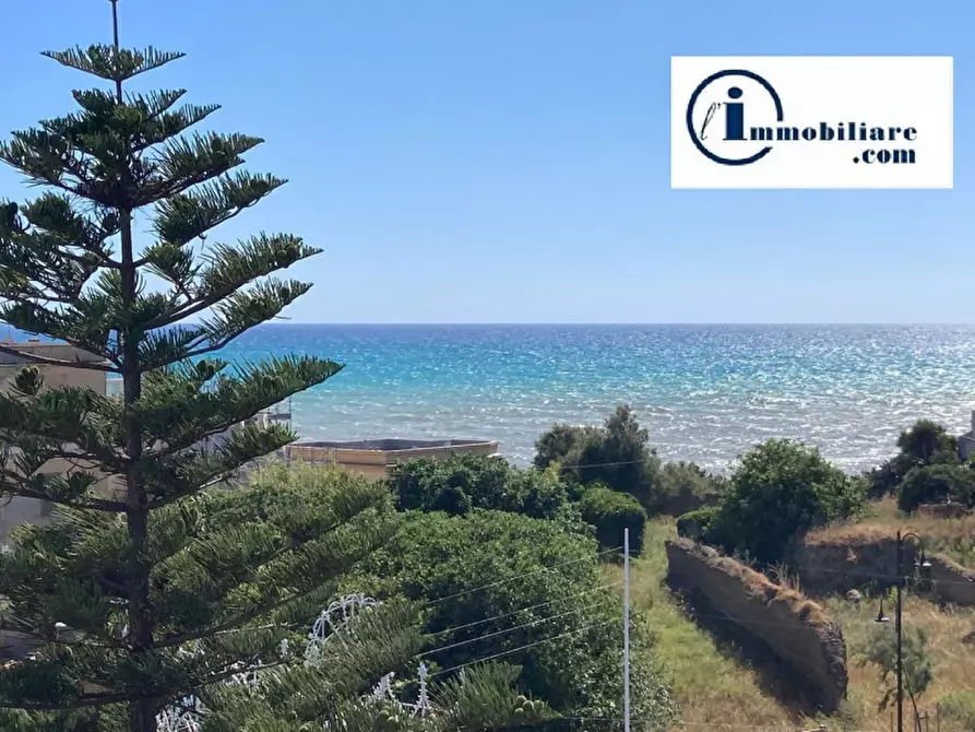 Immagine 3 di Villa in vendita  in Via del faro a Anzio