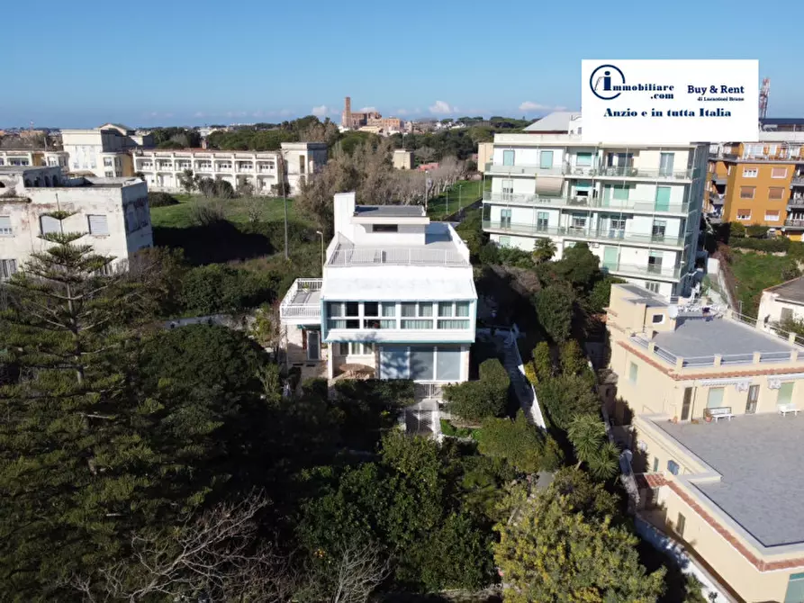 Immagine 4 di Villa in vendita  in Via del faro a Anzio
