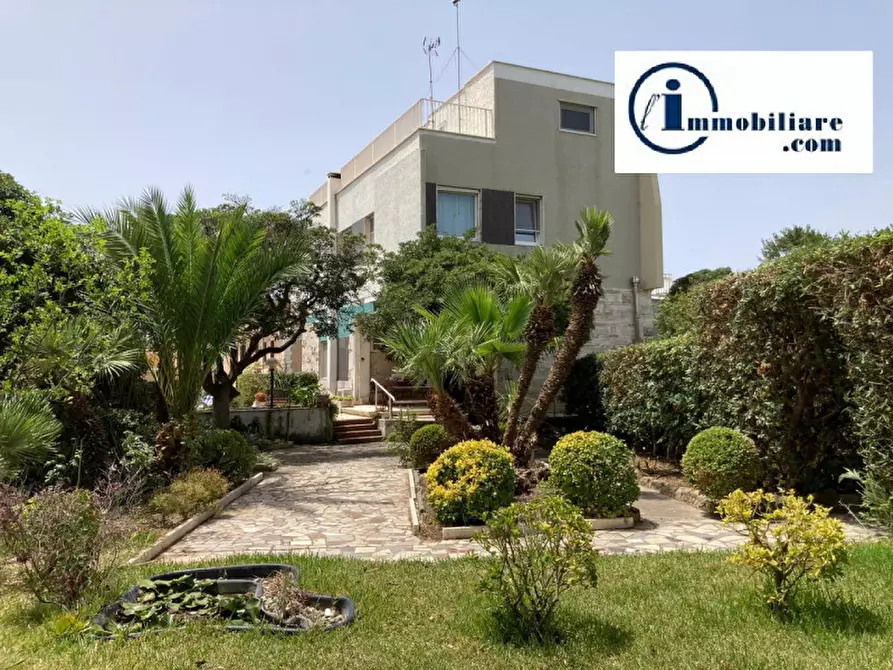 Immagine 5 di Villa in vendita  in Via del faro a Anzio