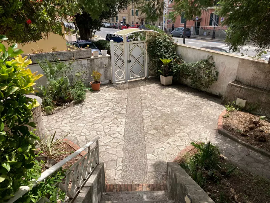 Immagine 7 di Villa in vendita  in Via del faro a Anzio