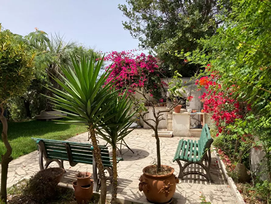 Immagine 8 di Villa in vendita  in Via del faro a Anzio