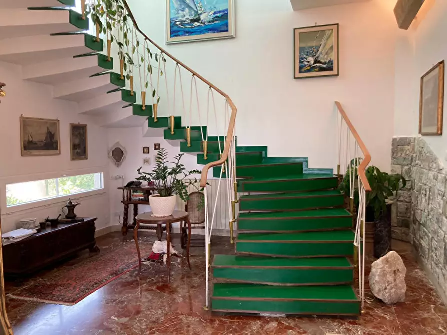 Immagine 15 di Villa in vendita  in Via del faro a Anzio