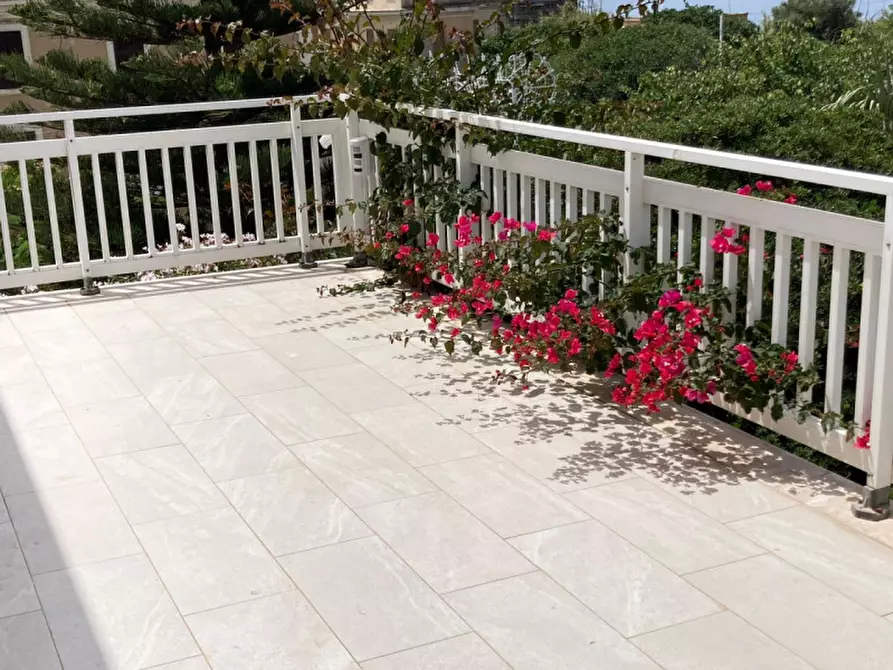 Immagine 24 di Villa in vendita  in Via del faro a Anzio